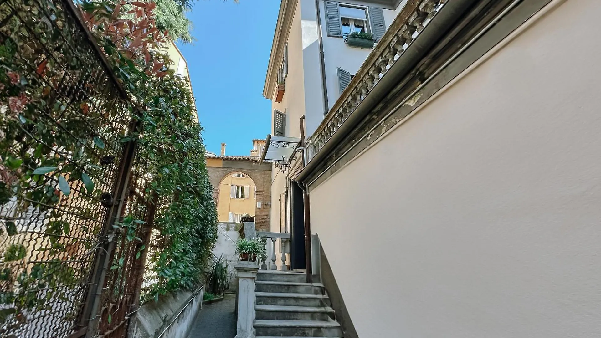 Free Parking - Modena Prestige, La Porta Sul Centro Apartment 0*,  Italy