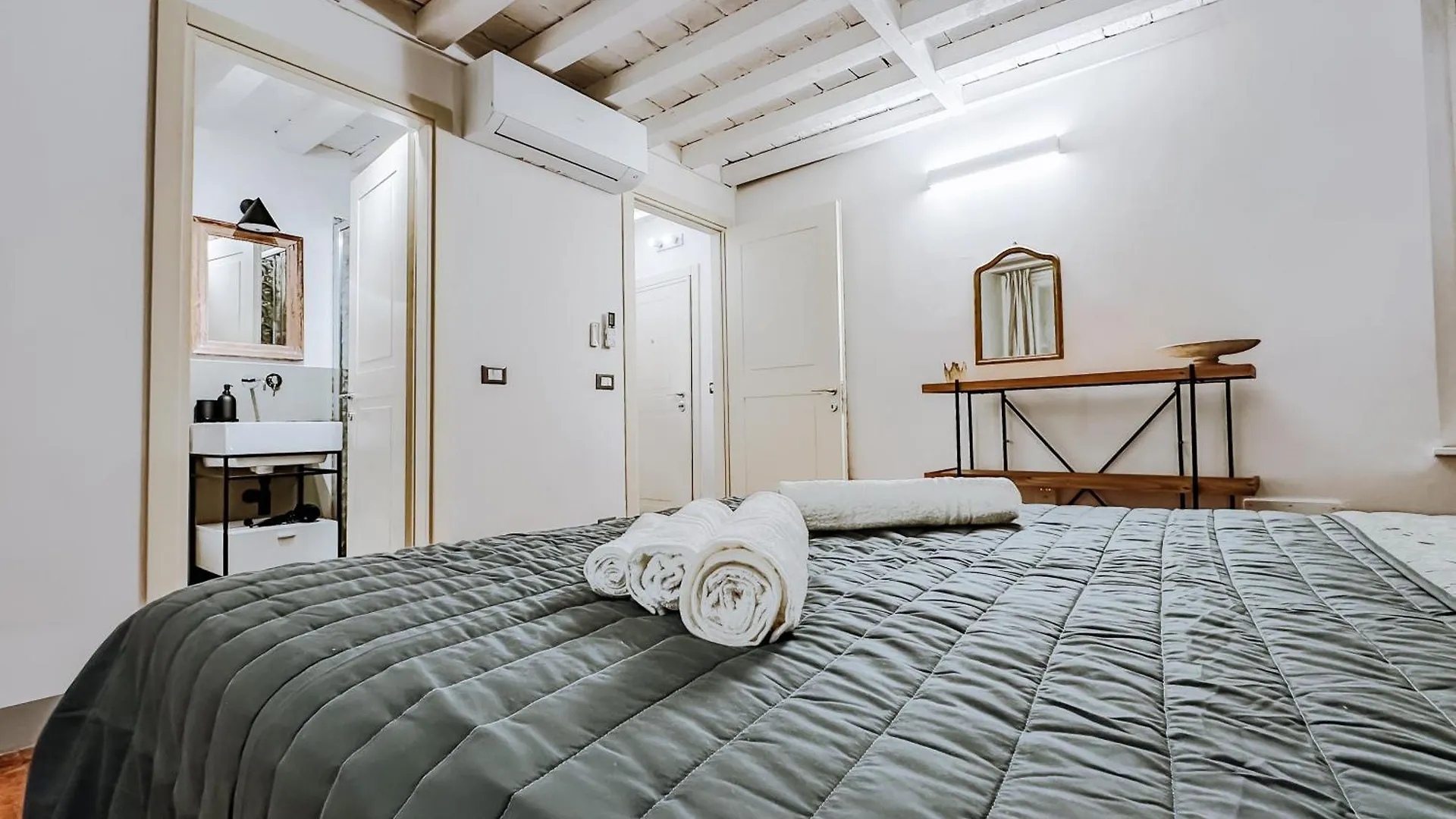 Free Parking - Modena Prestige, La Porta Sul Centro Apartment